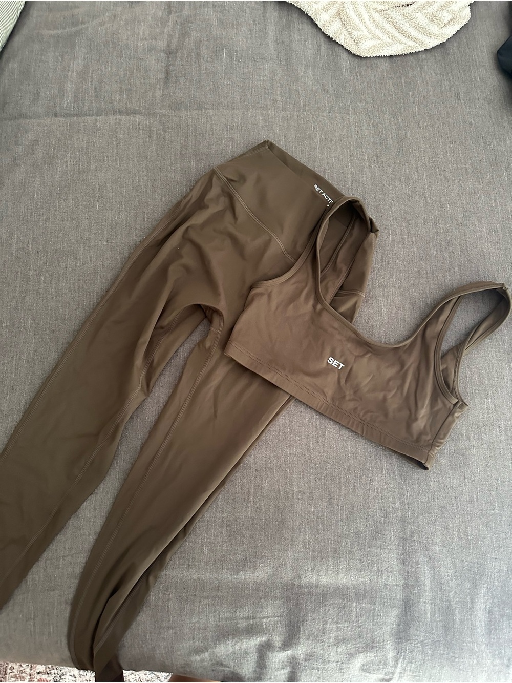 SET Active set in Deep Brown - SportBody